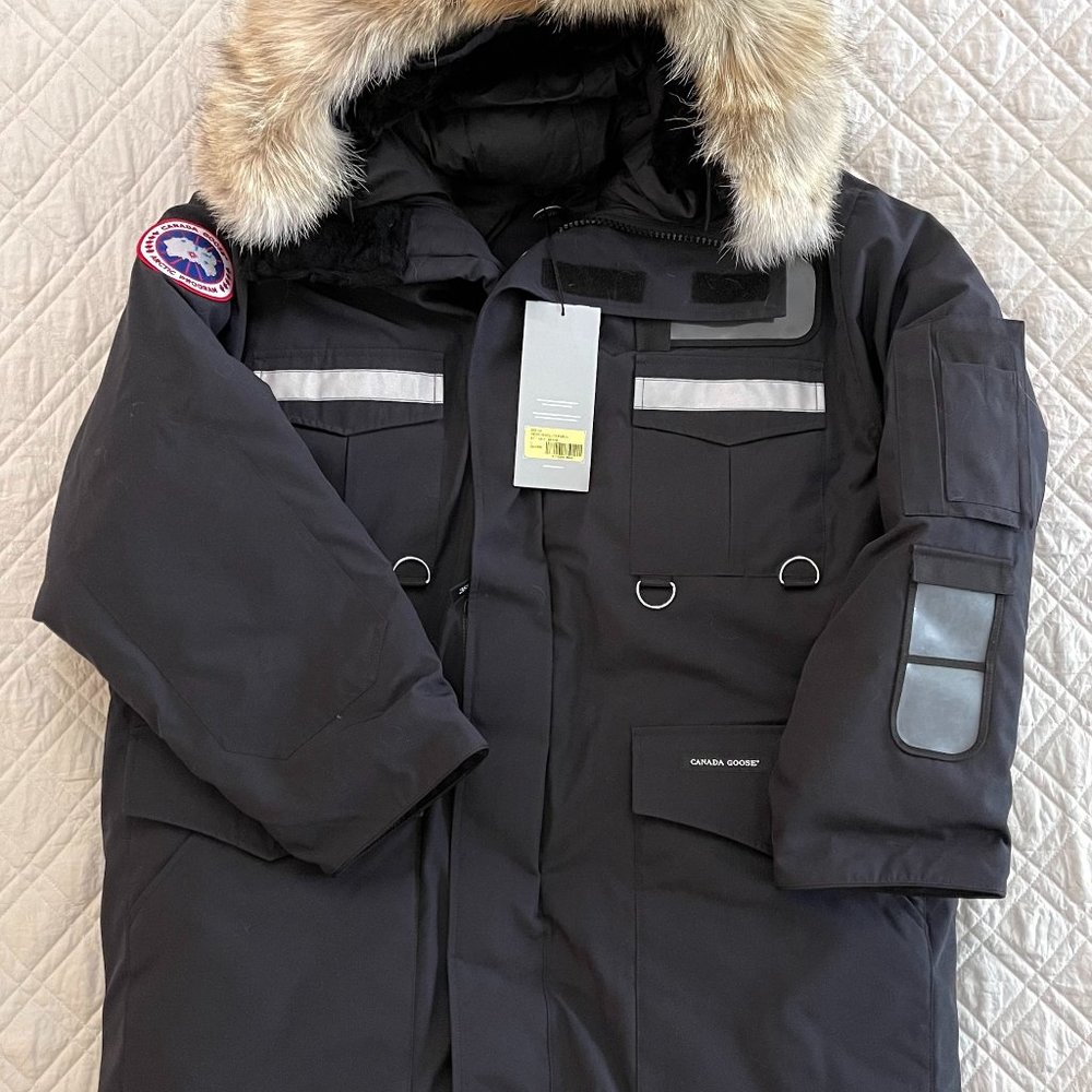 CANADA GOOSE Men's RESOLUTE Parka Style 8501M NAVY Size L AND xl